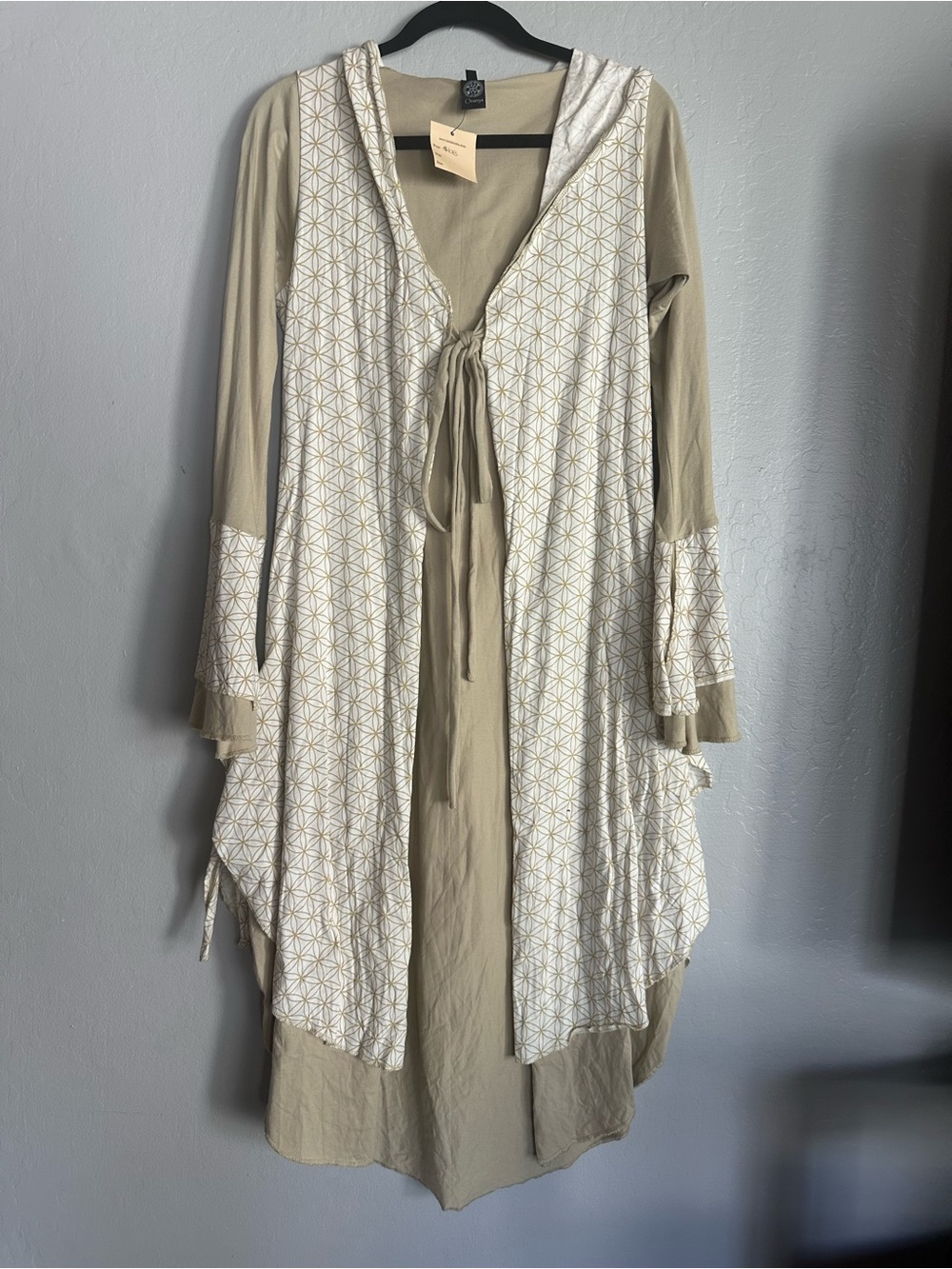 Women’s Layered Hooded Sleep Robe in Beige and White